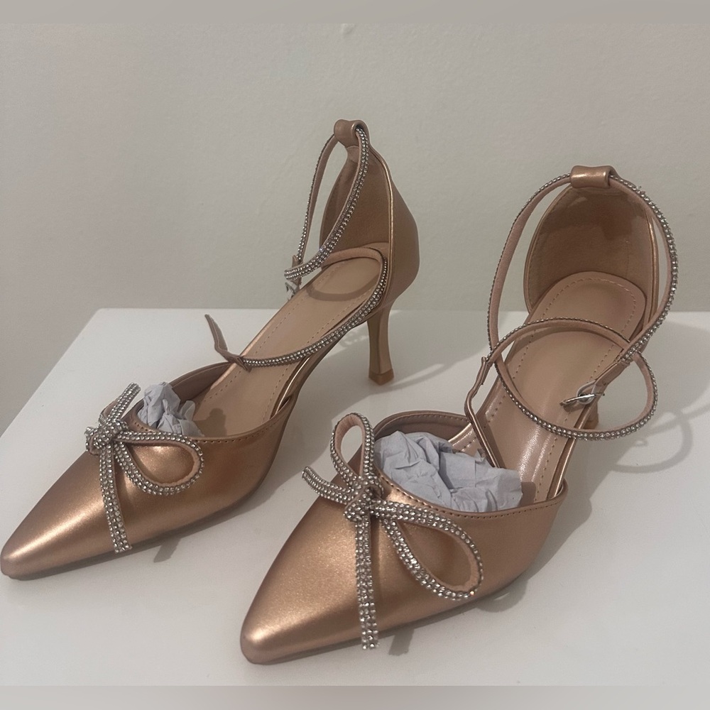 Rose Gold Pumps Size 35 (European Size) Never worn